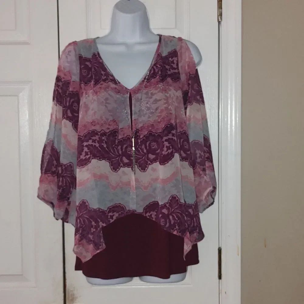 By and By layered maroon top with removeable necklace Sz L